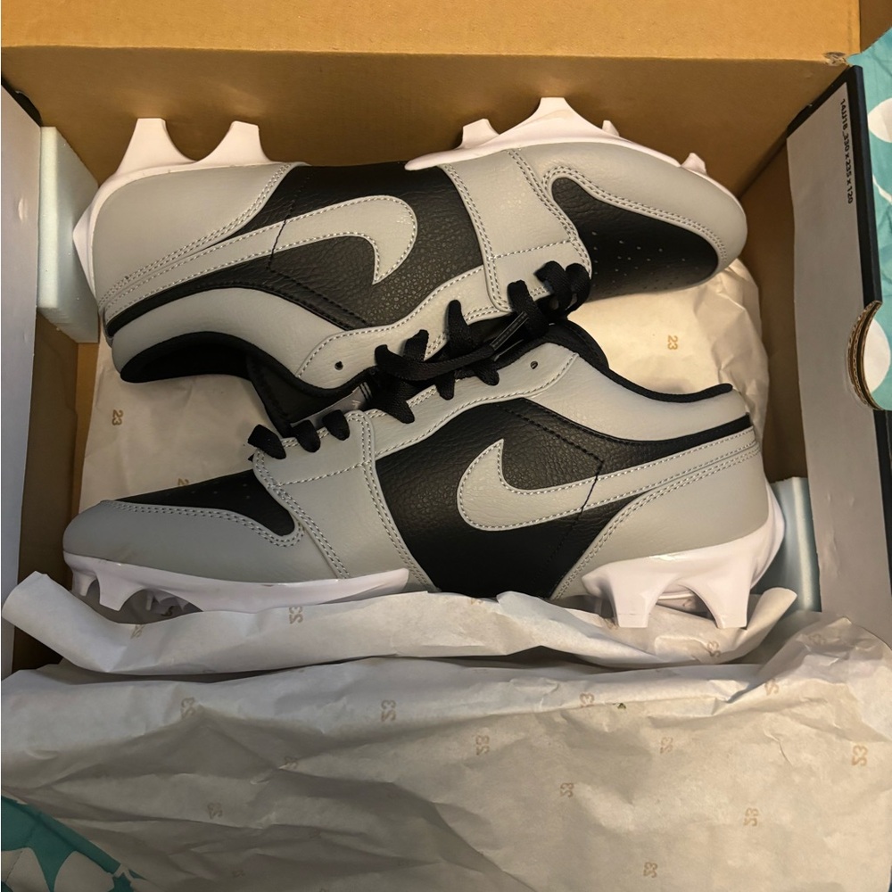 jordan1’s football cleats never worn lmk negotiable